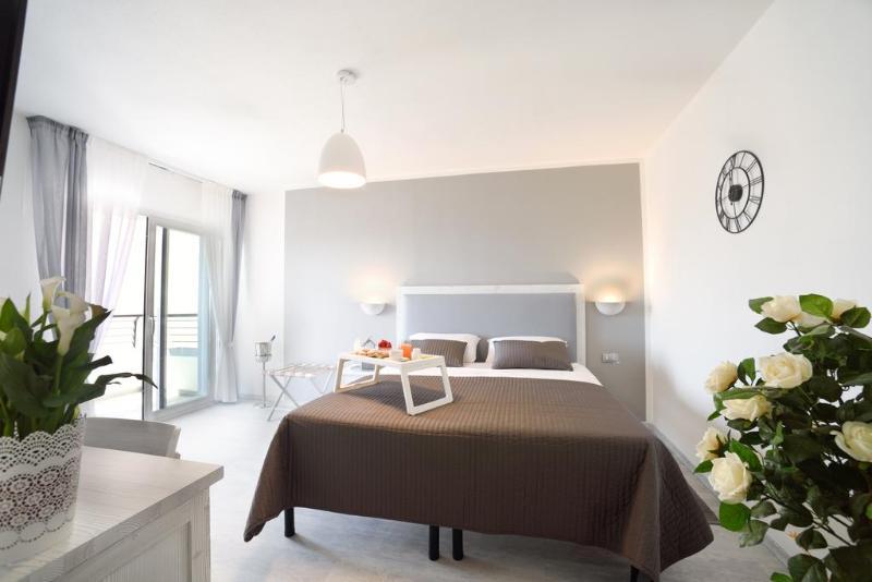 Hotel Gli Ulivi Орозей Екстер'єр фото